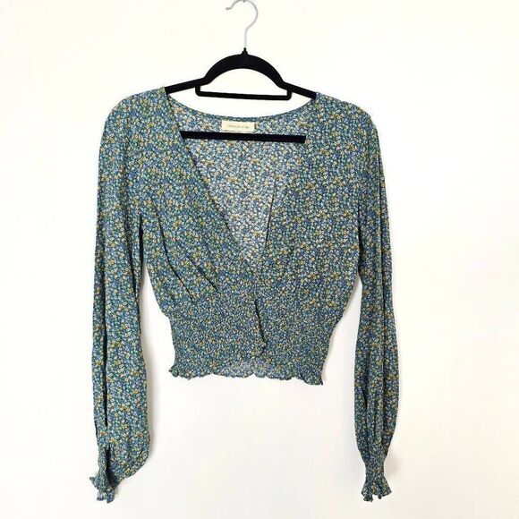 Urban Outfitters Crop Top Women's Small Green Smocked Floral 100% Rayon Blouse - Picture 1 of 8